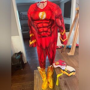 Rubie’s Flash costume approx ages: 5 to 8